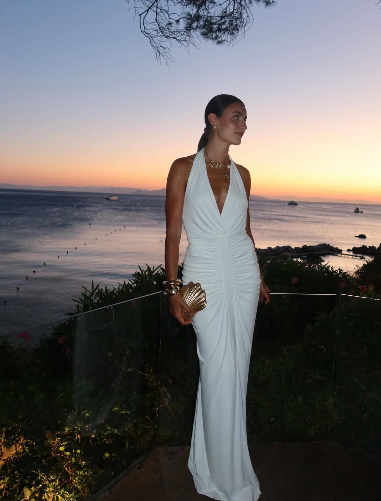 Misha Venus gathered crupo maxi